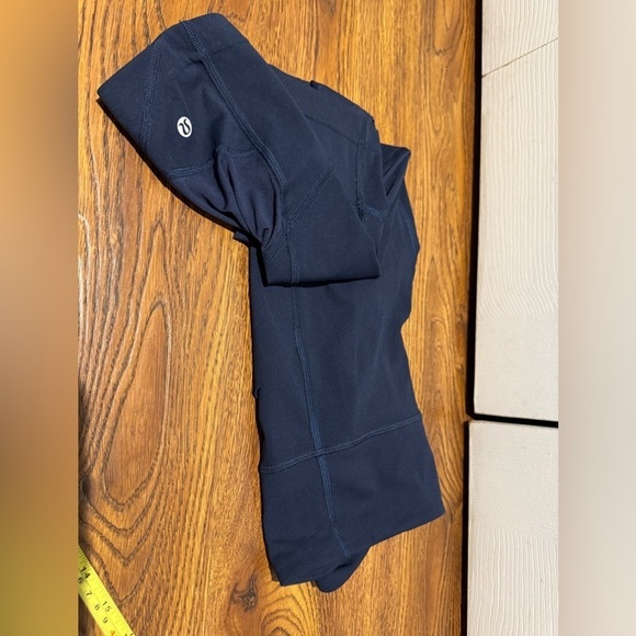 LULULEMON navy cropped mesh leggings, 21โ (US 2) - Picture 6 of 9